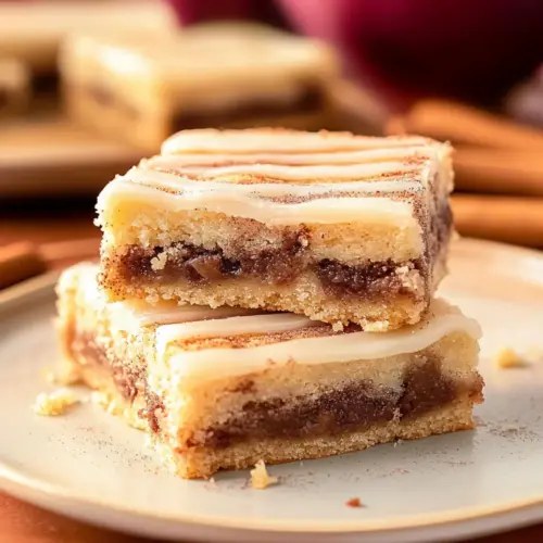 Cinnamon Roll Shortbread Bars